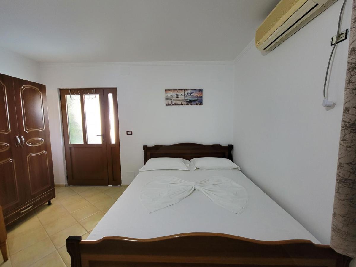Petrefi Apartments Ksamil Exterior photo