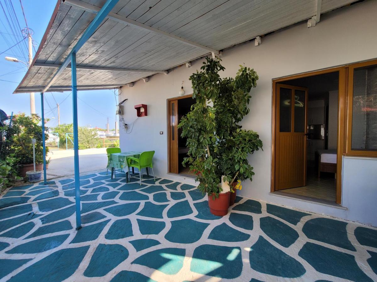 Petrefi Apartments Ksamil Exterior photo