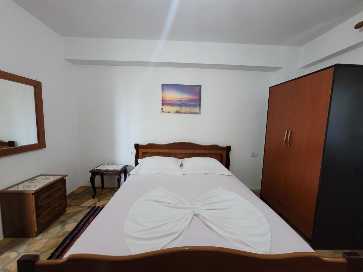 Petrefi Apartments Ksamil Exterior photo