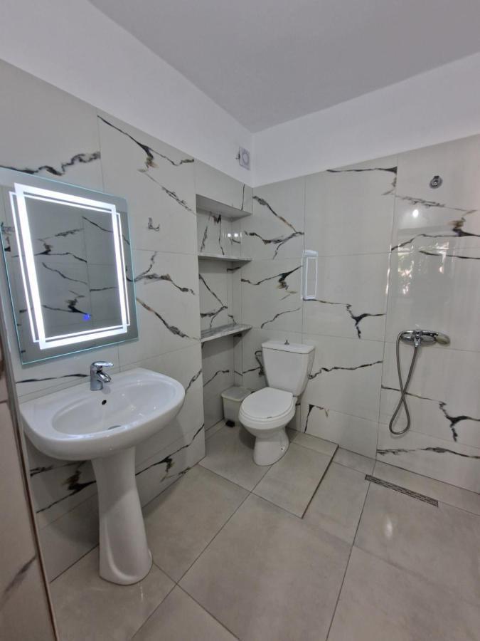 Petrefi Apartments Ksamil Exterior photo